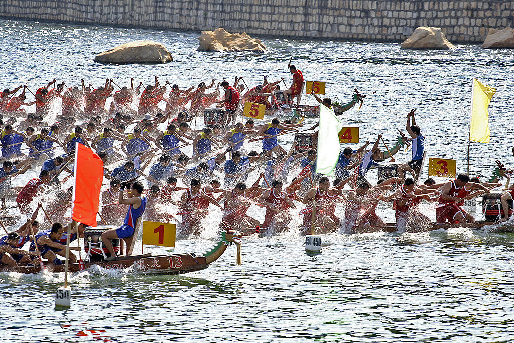 مهرجان سباق قوارب التنين في قطر Dragon Boat Racing