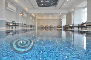 مسبح فندق جراند هيرتاج الدوحة  